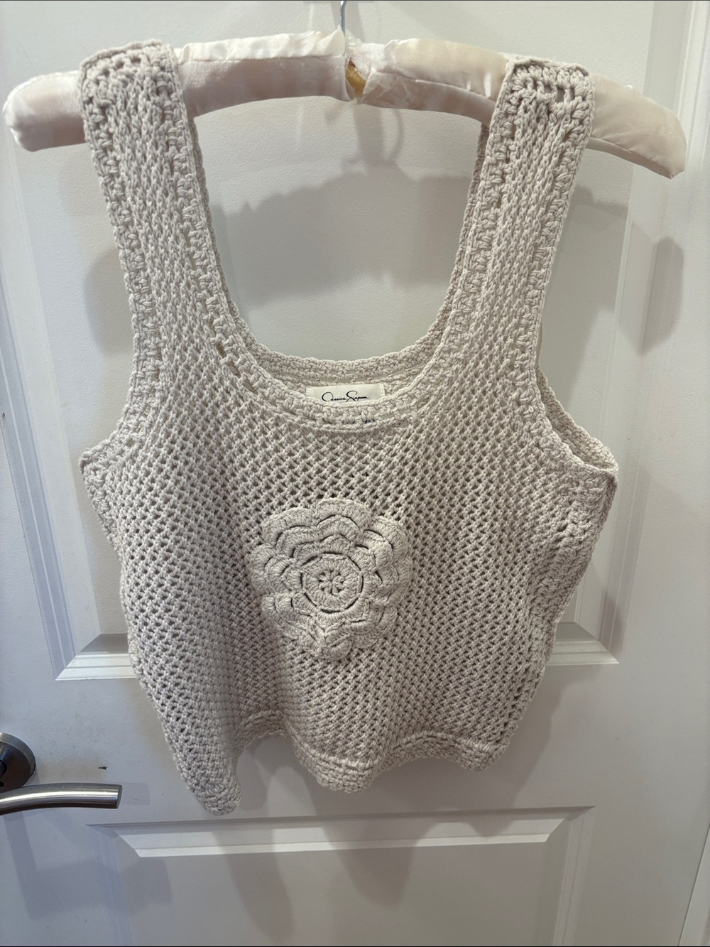 NWOT Jessica Simpson Oatmeal Crochet V-Neck Tank with Floral Applique- M